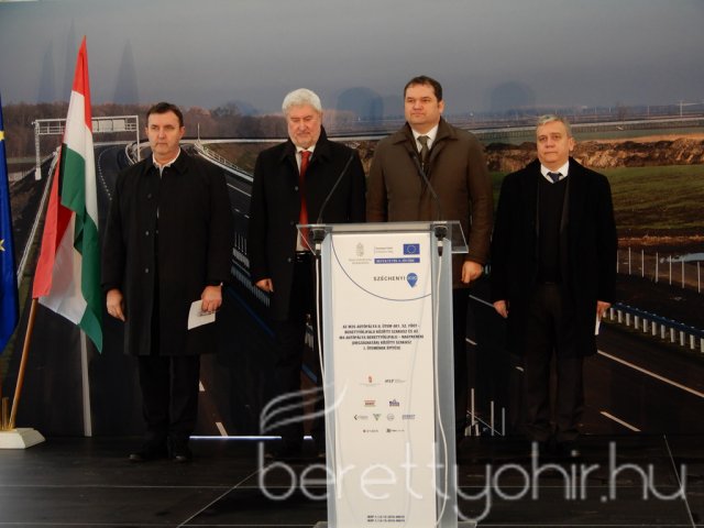 Átadták az autópályát 04